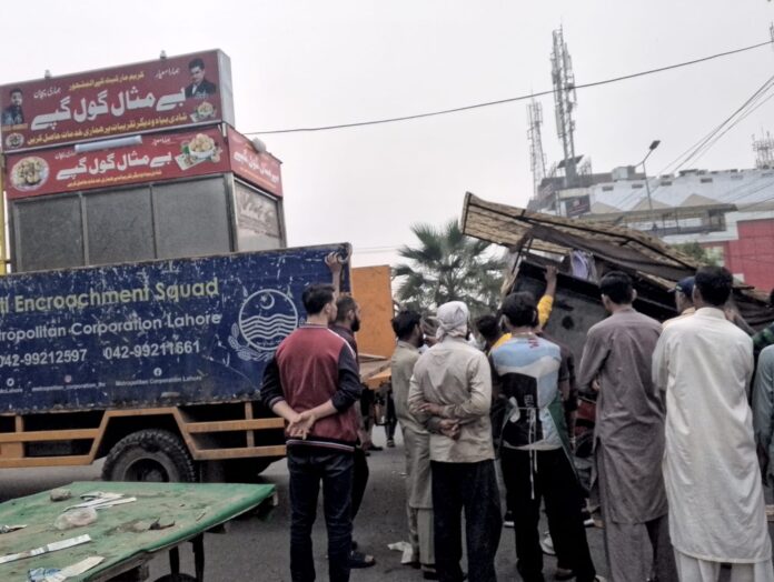 Anti Encroachment Squad Raids in Kareem Market lahore