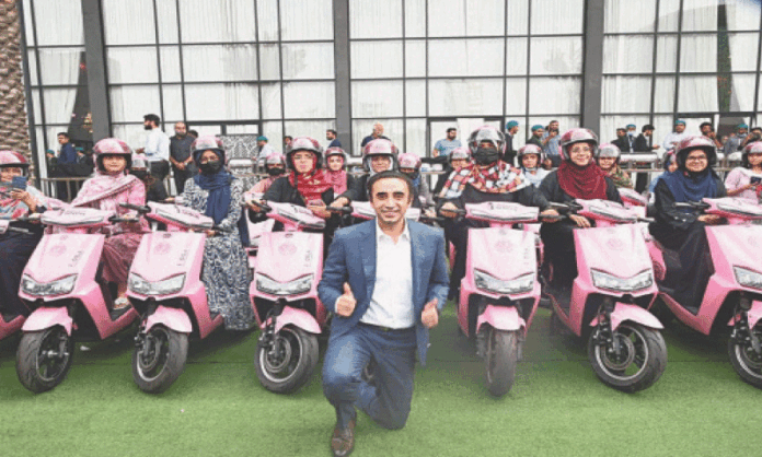 Bilawal Bhutto Zardari Presented 200 Pink Scooties In Karachi